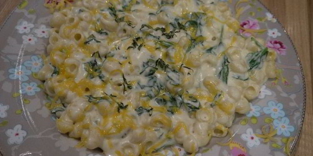 Рецепт макароны с зеленым соусом и сыром