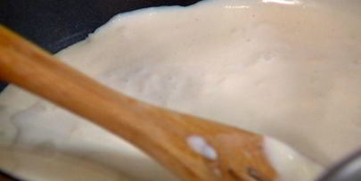 макароны с зеленым соусом и сыром