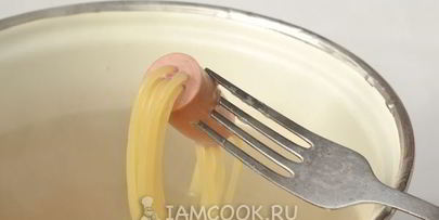 макароны в сосисках