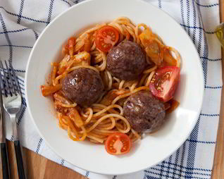 Митболы со спагетти в томатном соусе