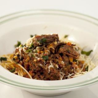 Паста болоньезе с говяжьей тушенкой