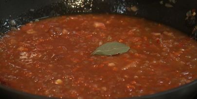 паста болоньезе с говяжьей тушенкой