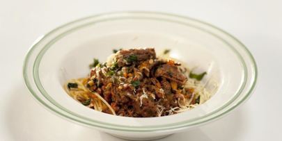 паста болоньезе с говяжьей тушенкой