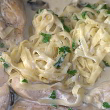 Рецепт Паста фетучини с курицей в сливочном соусе