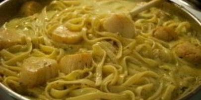 паста с гребешками в сливочном соусе