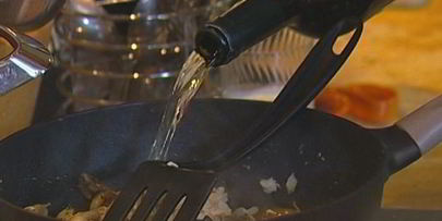 паста с грибами, цыпленком и сливочным соусом