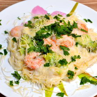 Паста с креветками и соусом Альфредо