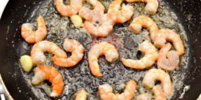 паста с креветками и соусом альфредо