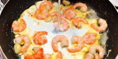 паста с креветками и соусом альфредо