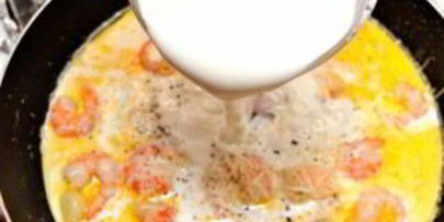 паста с креветками и соусом альфредо