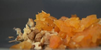 паста с курагой и грецким орехом в цитрусово-йогуртовой заправке