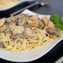 Рецепт Паста с курицей и грибами в винно-горчичном соусе