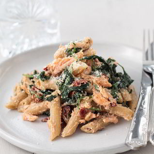 Паста с лососем и шпинатом