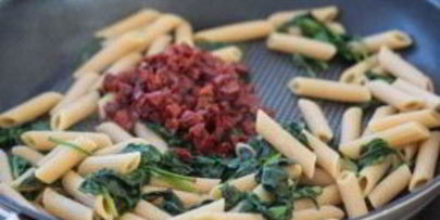 паста с лососем и шпинатом