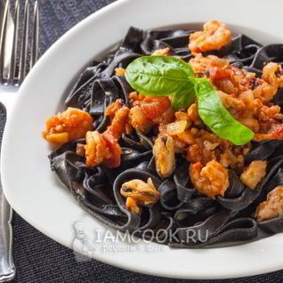 Паста с морепродуктами в томатном соусе