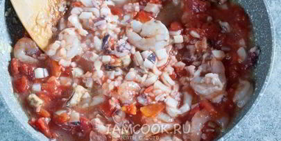паста с морепродуктами в томатном соусе