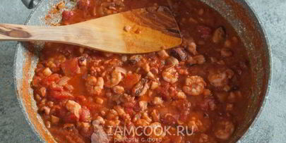 паста с морепродуктами в томатном соусе