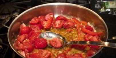 паста с помидорами и чесноком