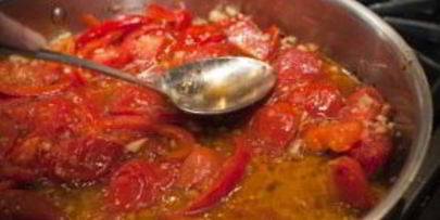 паста с помидорами и чесноком