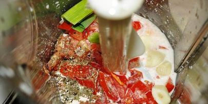 паста с семгой и овощами в сливочно-томатном соусе