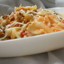 Рецепт Паста с семгой, томатами и кедровыми орешками