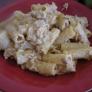 Паста с тунцом и сырным соусом Горгонзола