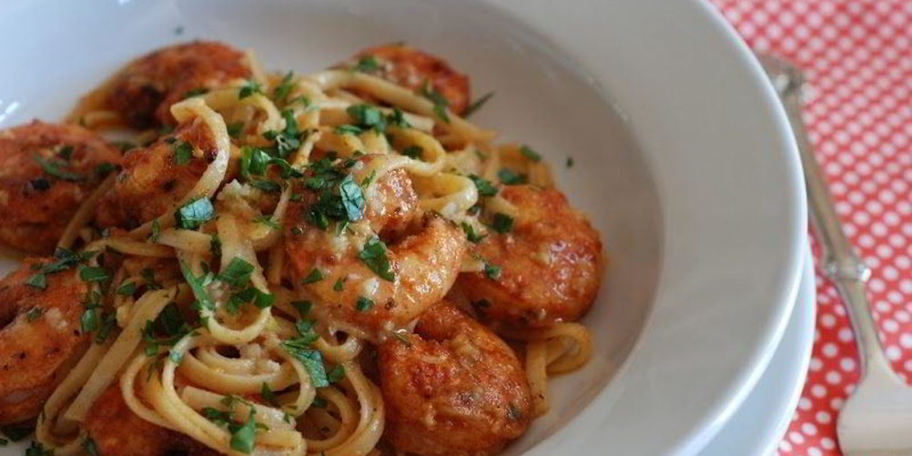 Рецепт паста с жареными креветками и лимонно-чесночным маслом