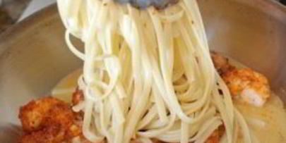 паста с жареными креветками и лимонно-чесночным маслом