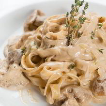 Рецепт Паста тальятелле с соусом из грибов и курицы
