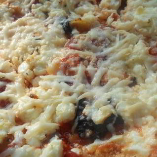 Паста, запеченная с помидорами, фетой и базиликом