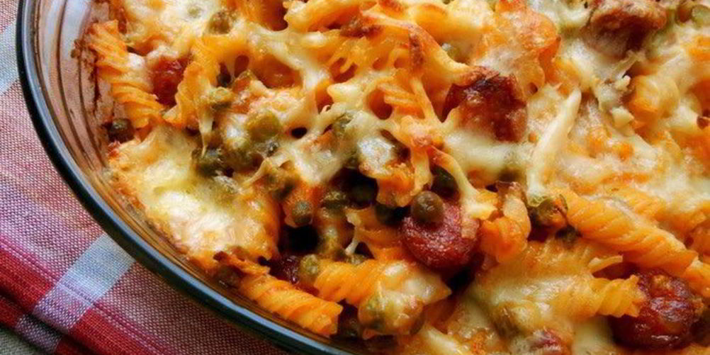 Рецепт паста, запеченная с зеленым горошком, чесноком и колбасками