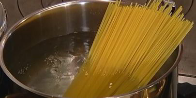 сицилийские спагетти с пряным оливковым маслом