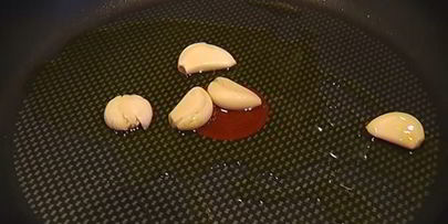 сицилийские спагетти с пряным оливковым маслом