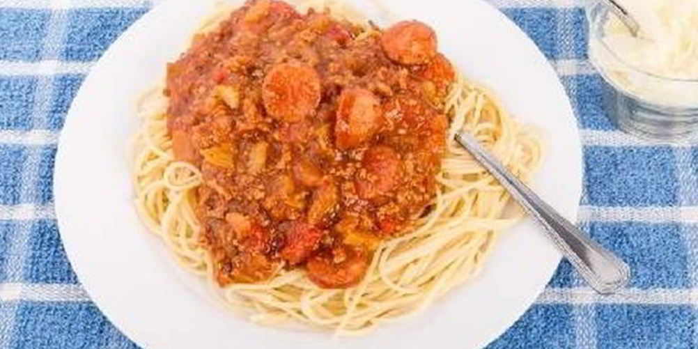 Рецепт спагетти болонез с колбасой и грибами