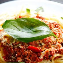 Рецепт Спагетти болоньезе с базиликом