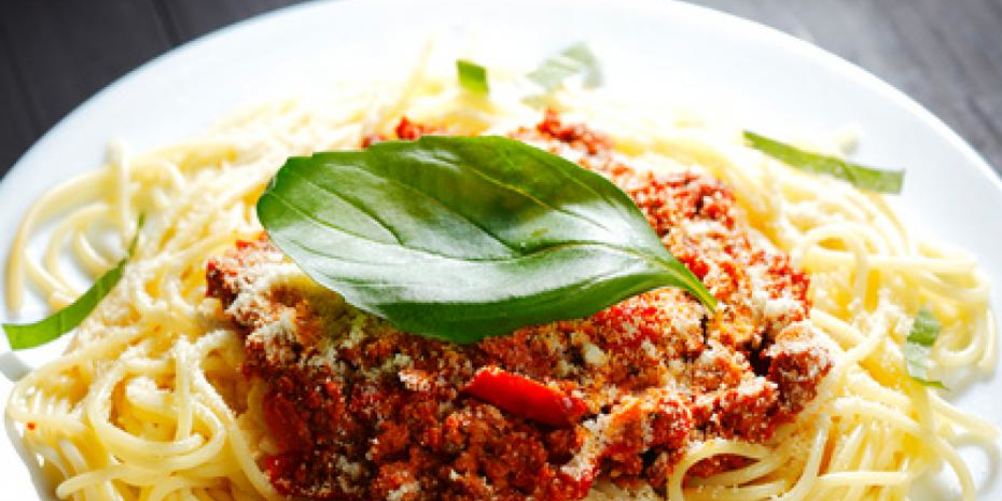 Рецепт спагетти болоньезе с базиликом