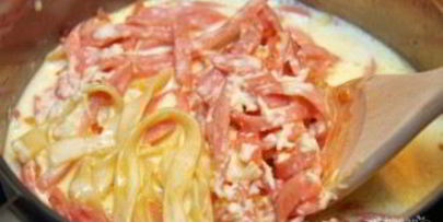 спагетти карбонара с беконом и сливками