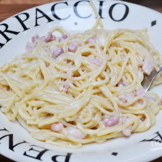 Спагетти с беконом и сливками