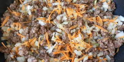 спагетти с фаршем и овощами