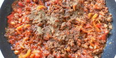 спагетти с фаршем и овощами