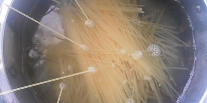 спагетти с фаршем и овощами