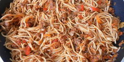 спагетти с фаршем и овощами