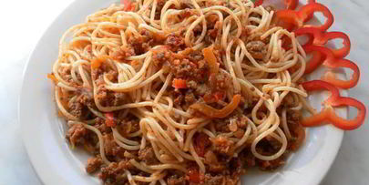 спагетти с фаршем и овощами