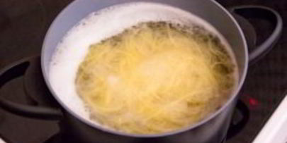 спагетти с кабачками и шпинатом