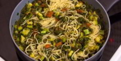 спагетти с кабачками и шпинатом