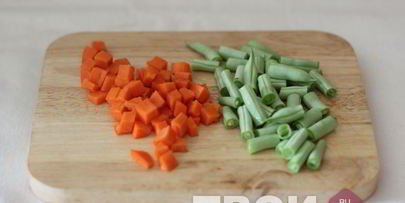 спагетти с овощами и птицей