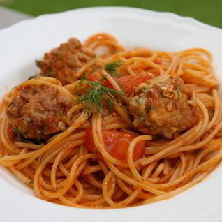 Спагетти с шариками из тунца