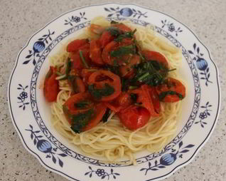 Спагетти с томатами черри