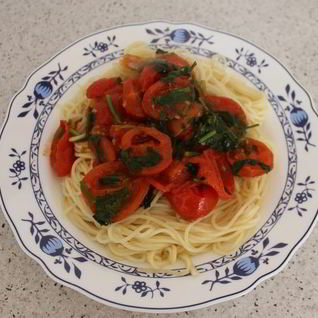 Спагетти с томатами черри