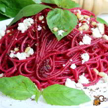 Рецепт Спагетти со свеклой, брынзой и кедровыми орешками